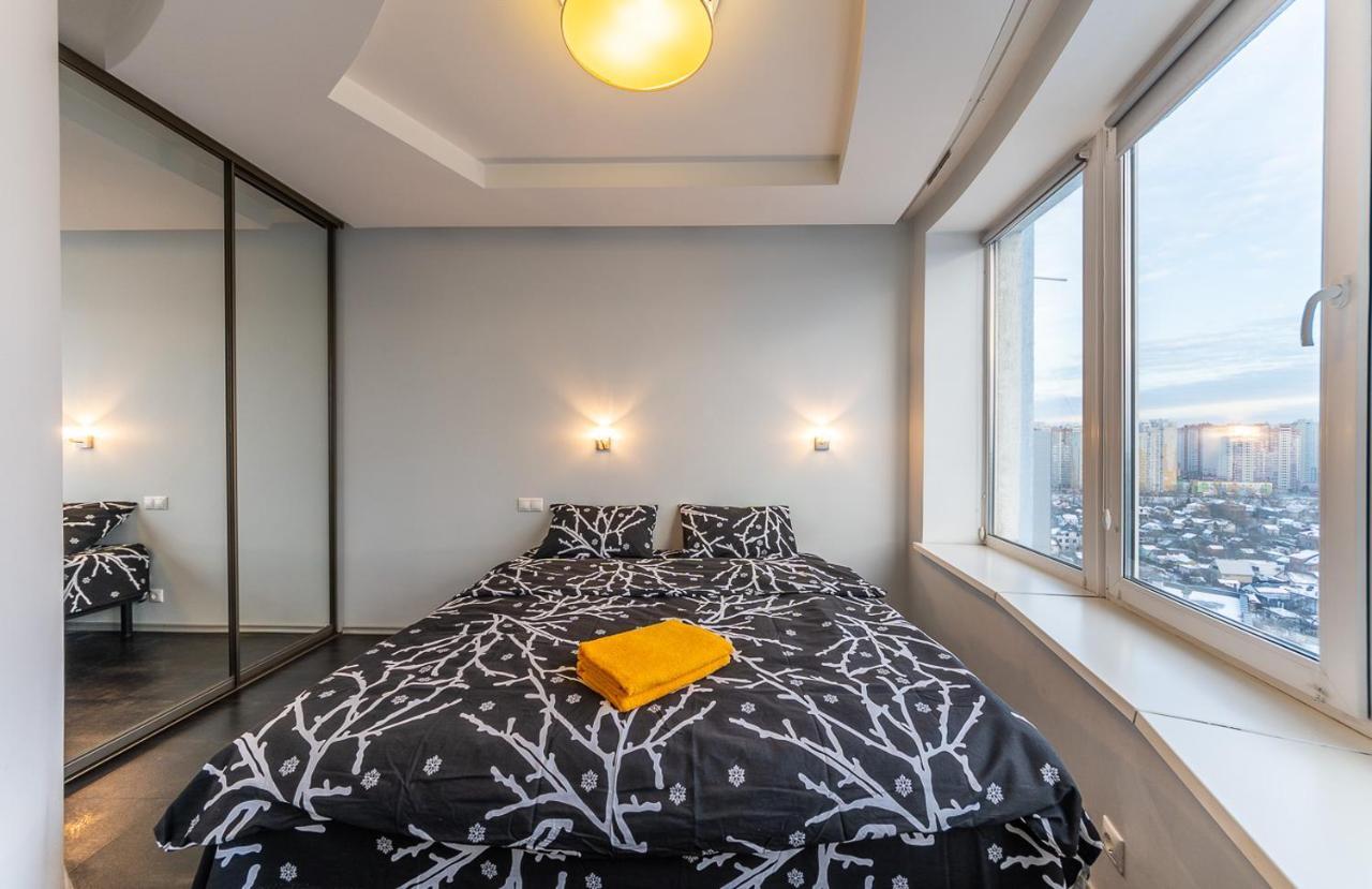 Luxury Apartment, Dniprovska Embankment26, Sokorki Киев Экстерьер фото
